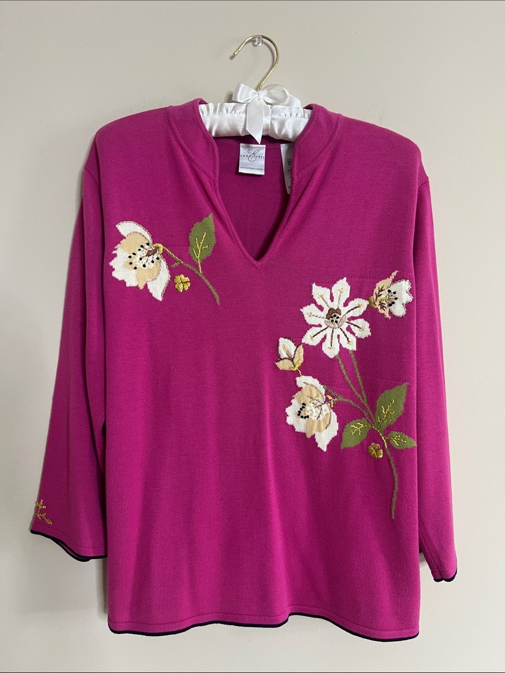 🌸🦚☁️Vintage Emma James Magenta Floral V-Neck Knit Top